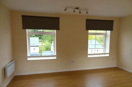 Floats Mill, 2 bedroom  Flat to rent, £650 pcm