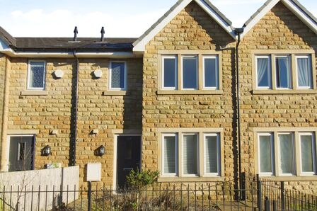 Skipton Road, 3 bedroom Mid Terrace House to rent, £1,100 pcm