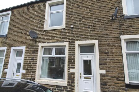 Lower East Avenue, 2 bedroom Mid Terrace House for sale, £105,000
