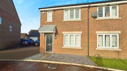 Queen Elizabeth Drive, 3 bedroom Semi Detached House to rent, £995 pcm