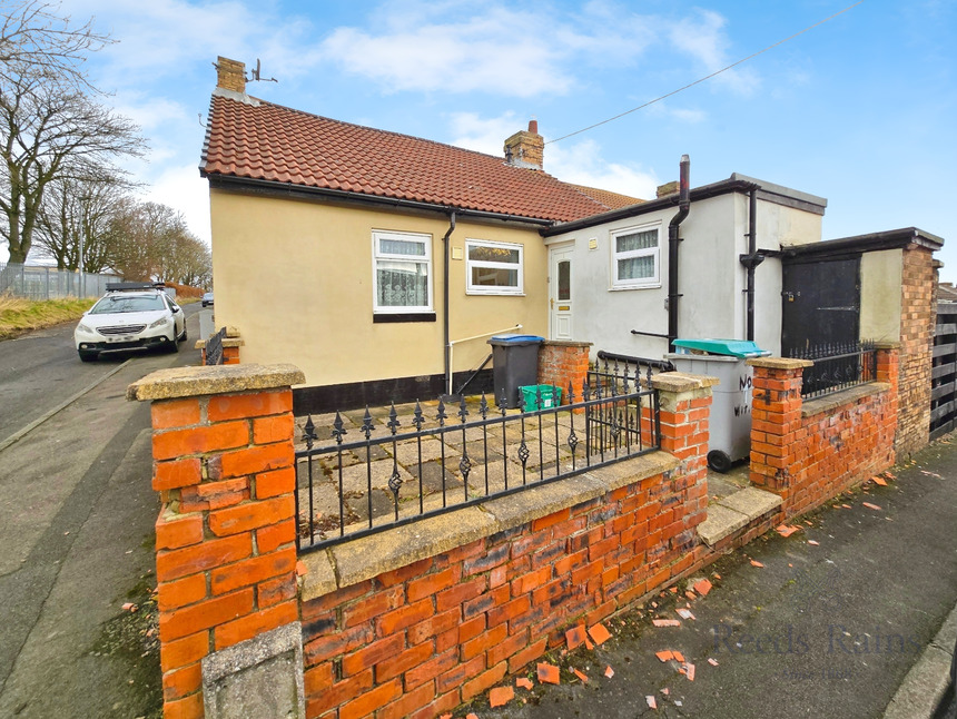 2 bedroom End Terrace Bungalow for sale