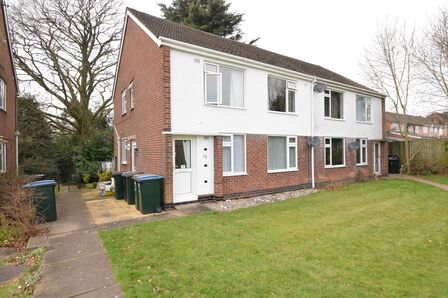 Dulverton Avenue, 2 bedroom  Flat to rent, £850 pcm