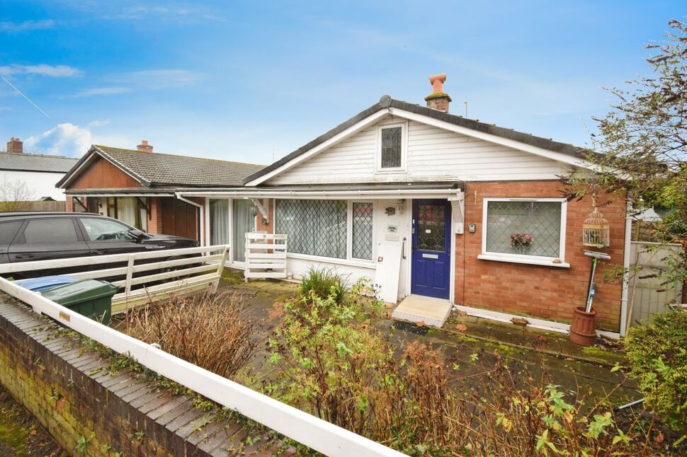 3 bedroom Link Detached Bungalow for sale