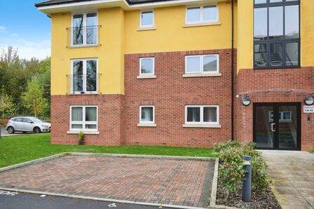 Station Avenue, 2 bedroom  Flat for sale, £200,000