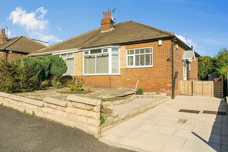 Field End Court, 2 bedroom Semi Detached Bungalow for sale, £248,000