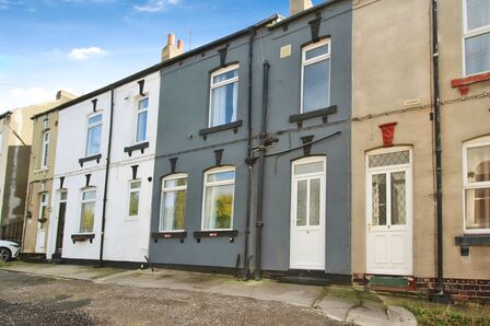 Salem Place, 2 bedroom Mid Terrace House to rent, £995 pcm