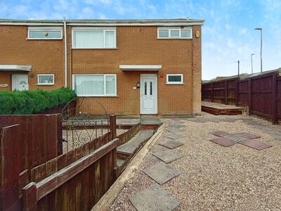 Whinmoor Way, 3 bedroom End Terrace House to rent, £1,150 pcm