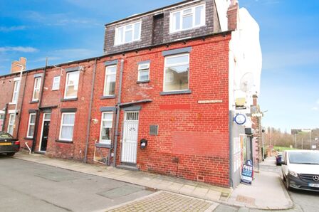 3 bedroom End Terrace House to rent