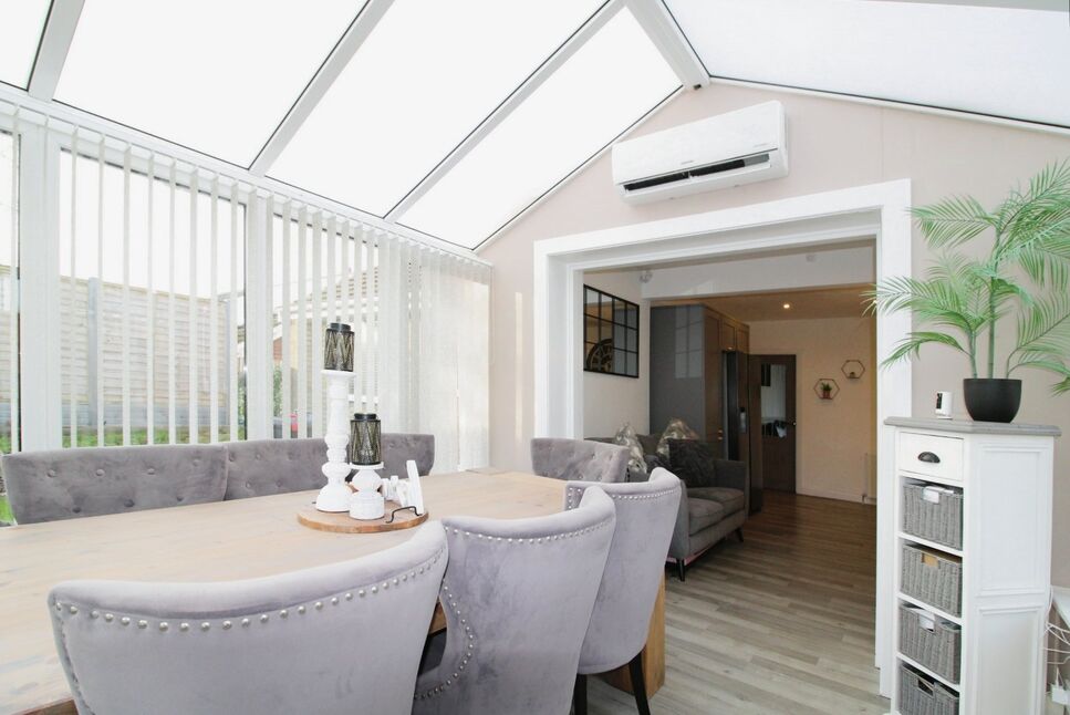 Conservatory dining room