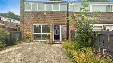 3 bedroom End Terrace House to rent