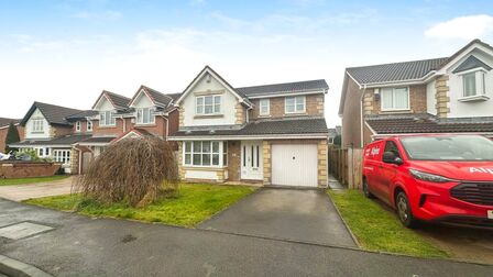 4 bedroom Detached House to rent