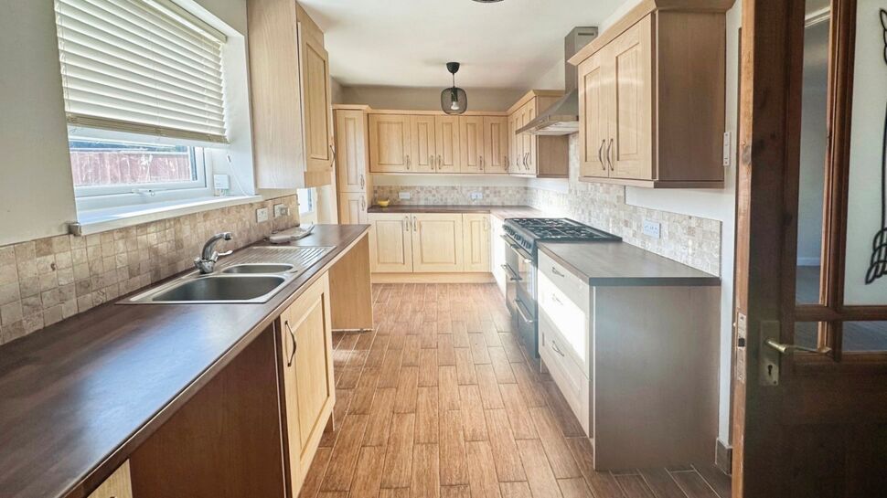 Kitchen / dining space