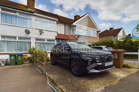 2 bedroom Mid Terrace House to rent