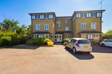 Norfolk Close, 2 bedroom  Flat to rent, £1,450 pcm