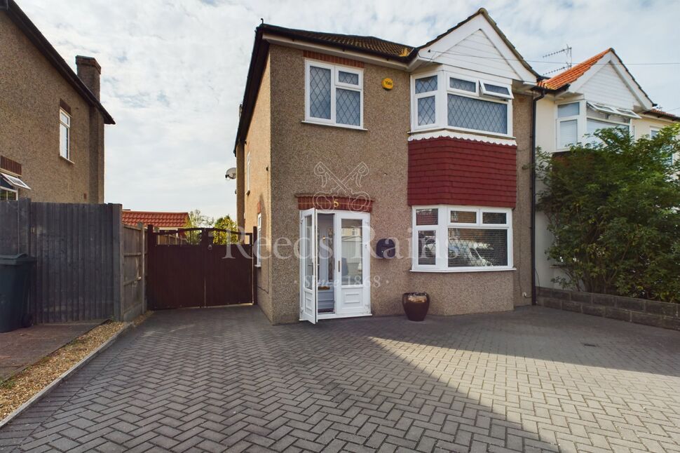 Main image of 3 bedroom Semi Detached House for sale, Clarendon Gardens, Dartford, Kent, DA2