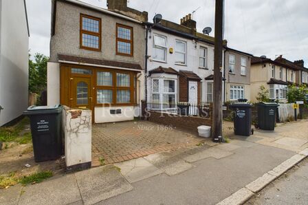 St. Vincents Road, 3 bedroom End Terrace House for sale, £340,000