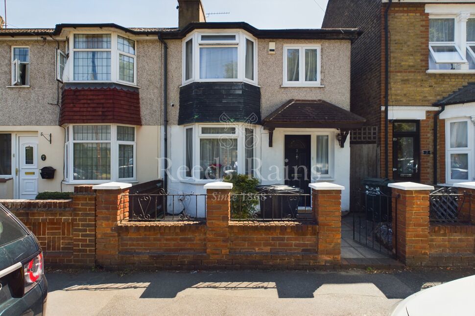 3 bedroom End Terrace House for sale