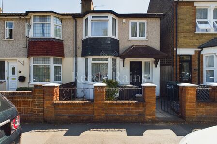 3 bedroom End Terrace House for sale