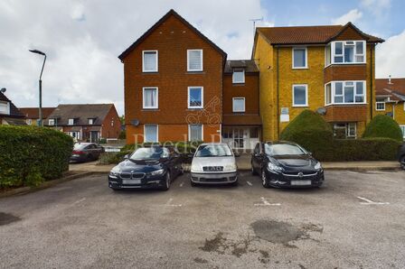 Shearwood Crescent, 1 bedroom  Flat for sale, £180,000