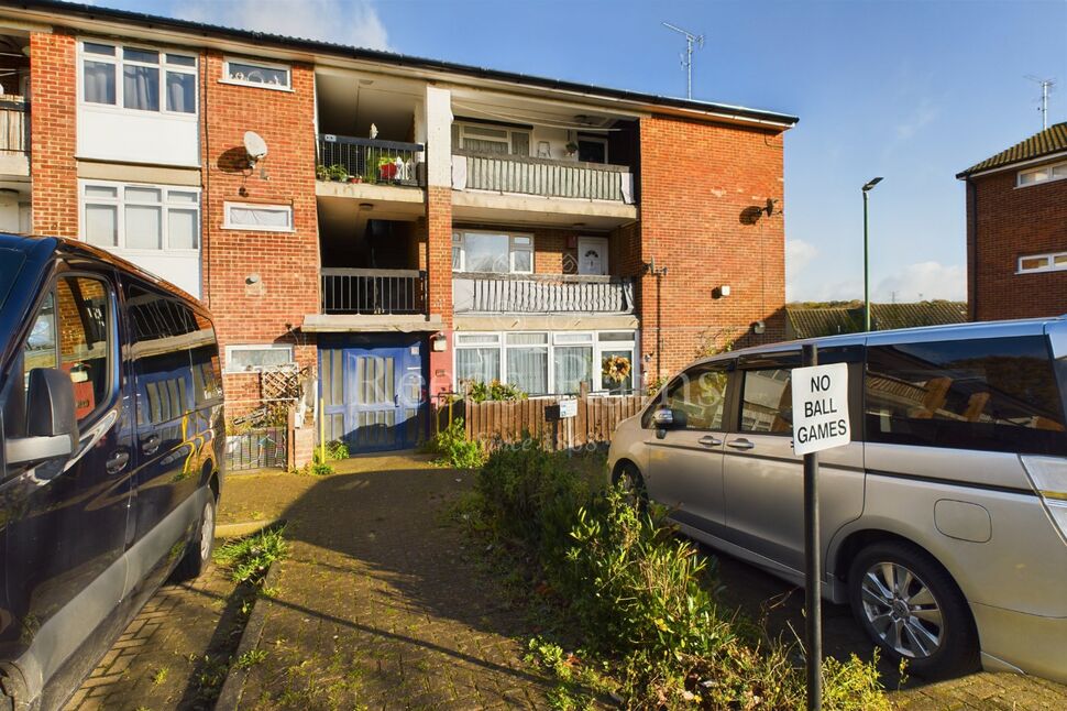 Main image of 2 bedroom  Flat for sale, Stonewood, Bean, Kent, DA2