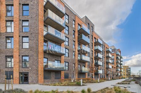 William Mundy Way, 2 bedroom  Flat for sale, £325,000