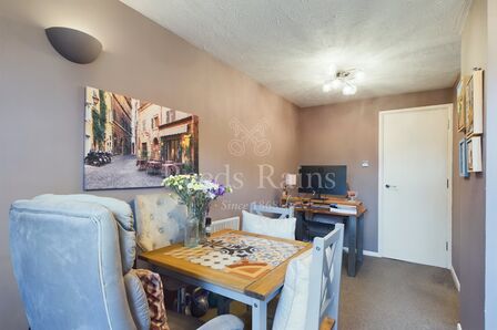 1 bedroom  Flat for sale