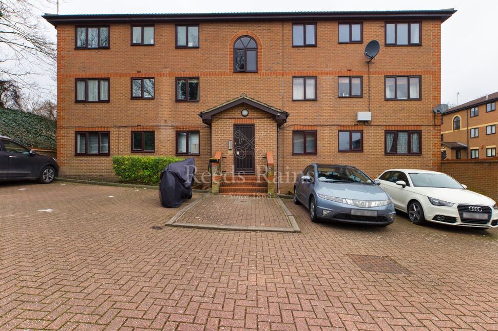 Main image of 1 bedroom  Flat for sale, Winston Close, Greenhithe, Kent, DA9