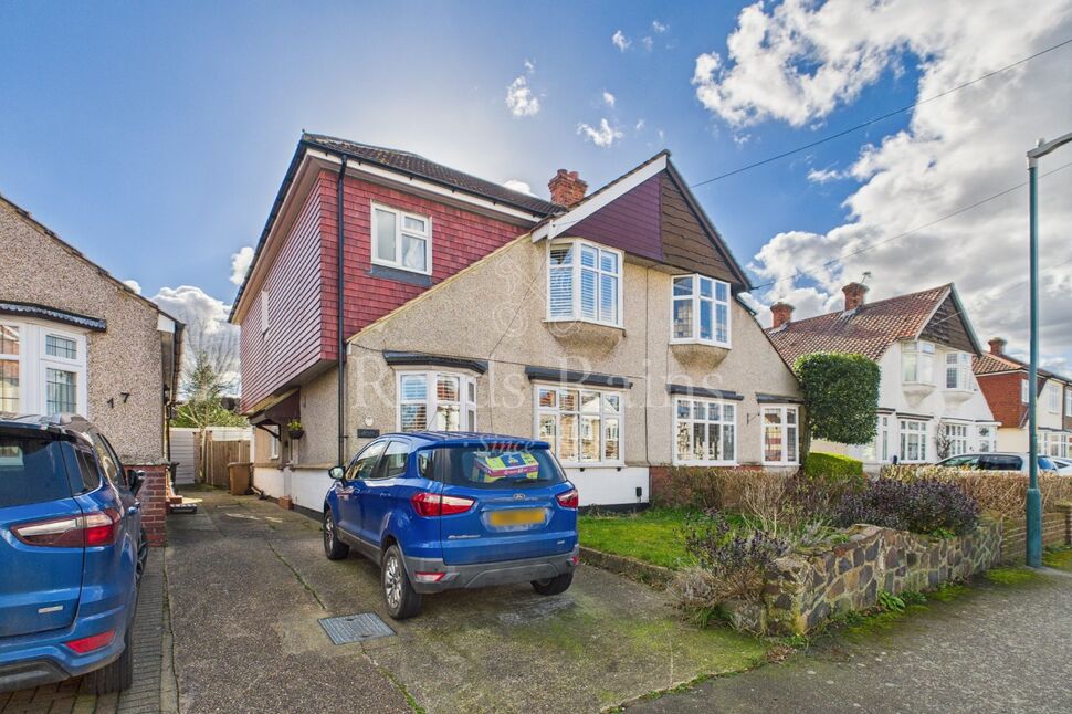 Main image of 5 bedroom Semi Detached House for sale, Devonshire Avenue, Dartford, Kent, DA1