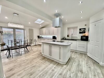 Smithfield, 4 bedroom Detached House for sale, £500,000