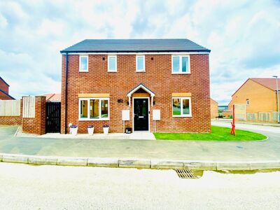 Peat Edge Court, 3 bedroom Detached House for sale, £210,000