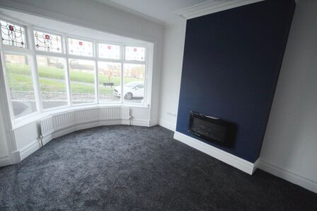 The Green, 3 bedroom Mid Terrace House to rent, £850 pcm