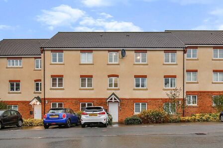 Farrier Close, 2 bedroom  Flat for sale, £100,000