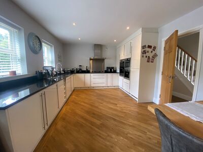 5 bedroom End Terrace House for sale