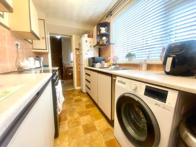 3 bedroom Mid Terrace House for sale