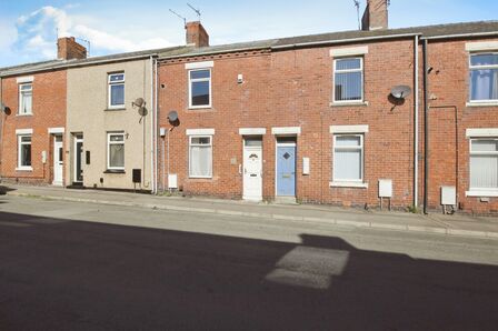 Tenth Street, 2 bedroom Mid Terrace House to rent, £550 pcm