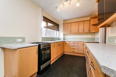 2 bedroom Mid Terrace House for sale