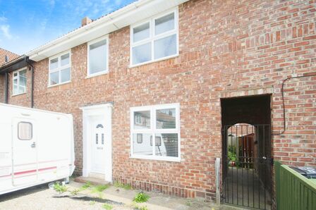 Laurel Avenue, 3 bedroom Mid Terrace House to rent, £950 pcm