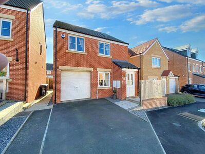 Manor Drive, 3 bedroom Detached House for sale, £195,000