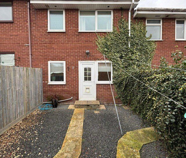 3 bedroom Mid Terrace House for sale