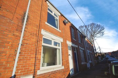 2 bedroom Mid Terrace House to rent