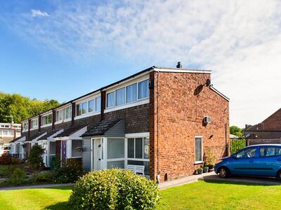 2 bedroom End Terrace House for sale