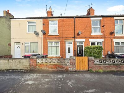 Silverdales, 2 bedroom Mid Terrace House to rent, £750 pcm