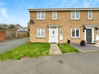 Roundhouse Crescent, 3 bedroom Semi Detached House to rent, £950 pcm