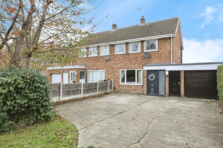 Rotherham Baulk, 3 bedroom Semi Detached House for sale, £190,000