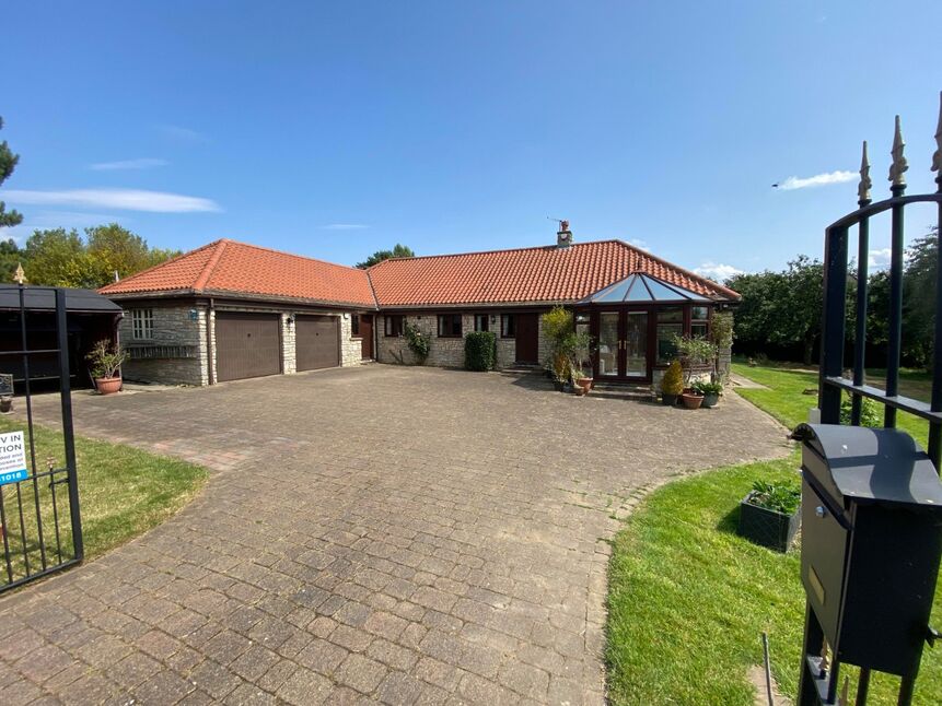 Main image of 2 bedroom Detached Bungalow for sale, Little Lane, Sprotbrough, South Yorkshire, DN5