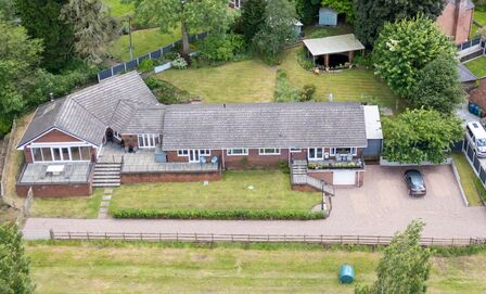 Whitgreave Lane, 5 bedroom Detached Bungalow for sale, £750,000