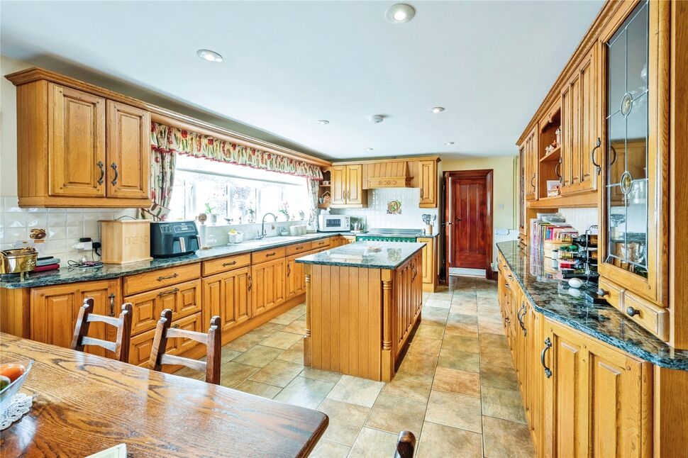 Kitchen / Breakfast Area