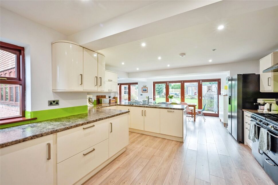 Kitchen Dining area