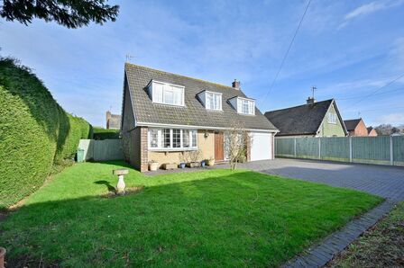 Newport Road, 3 bedroom Detached House for sale, £375,000