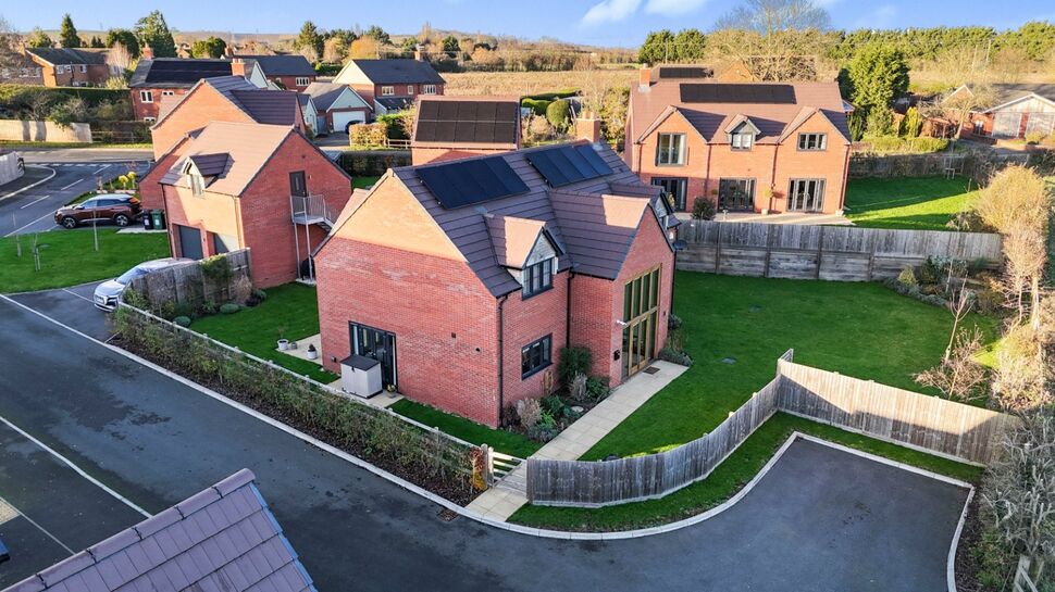 Main image of 5 bedroom Detached House for sale, Cleeve Hill Gardens, Harvington, Worcestershire, WR11